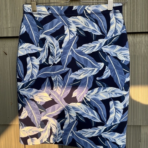 J. McLaughlin Halle Reversible Scuba Blue Queen Palm Rattan Pencil Skirt XS - Picture 3 of 12